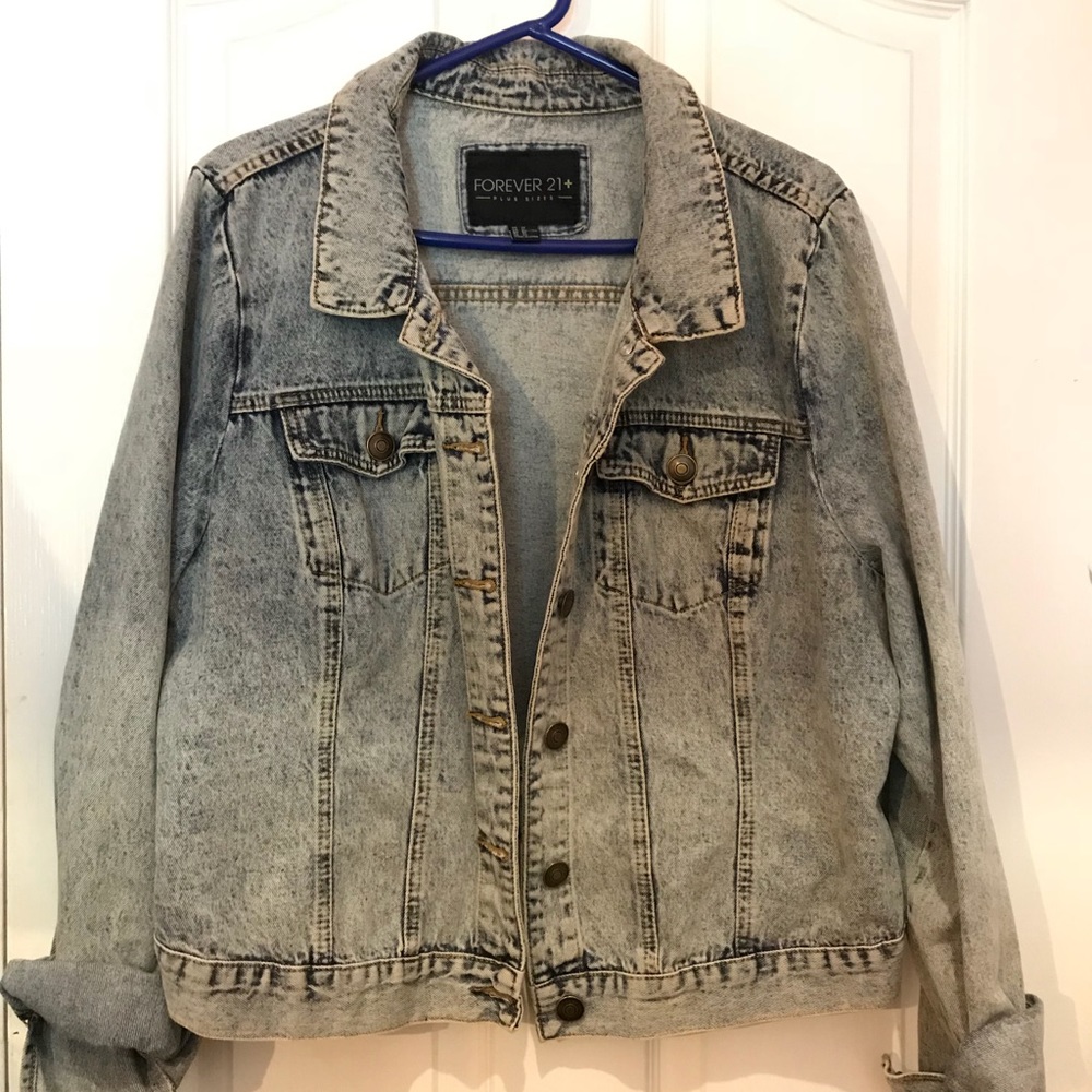 FOREVER 21 | PLUS | Washed out denim jacket